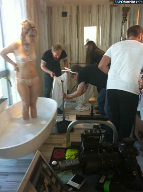 Abby Elliott Обнажённый Утёкшее фото #6