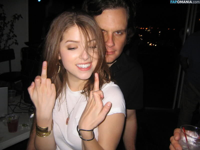 Anna Kendrick Обнажённый Утёкшее фото #1