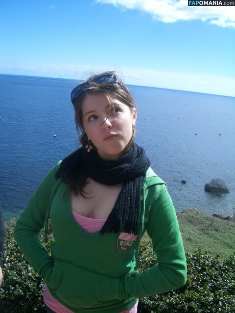 Anna Kendrick Обнажённый Утёкшее фото #14