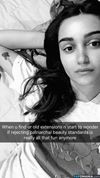 Ariela Barer Обнажённый Утёкшее фото #10