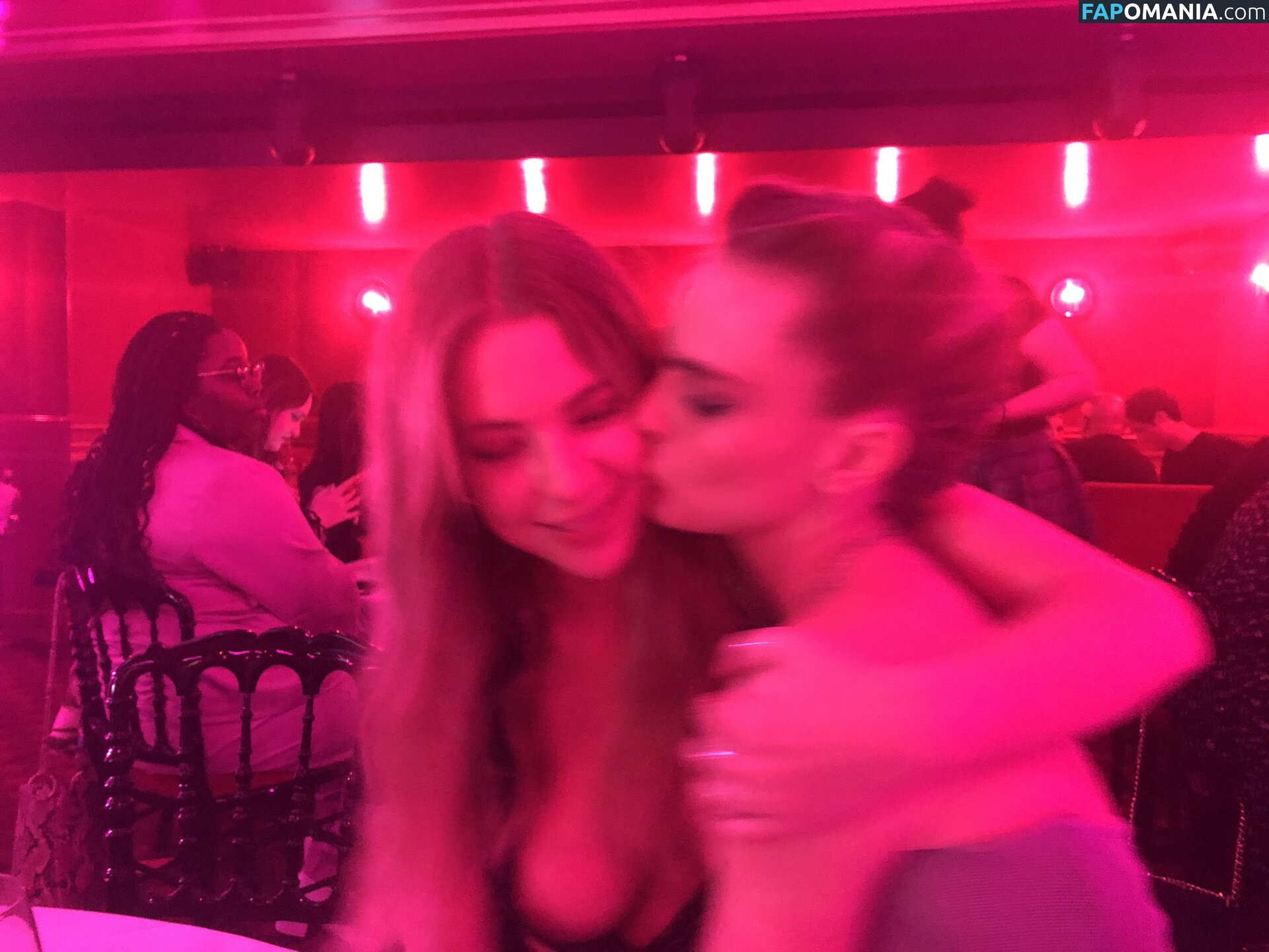 Ashley Benson And Cara Delevingne Обнажённый Утёкшее фото #51