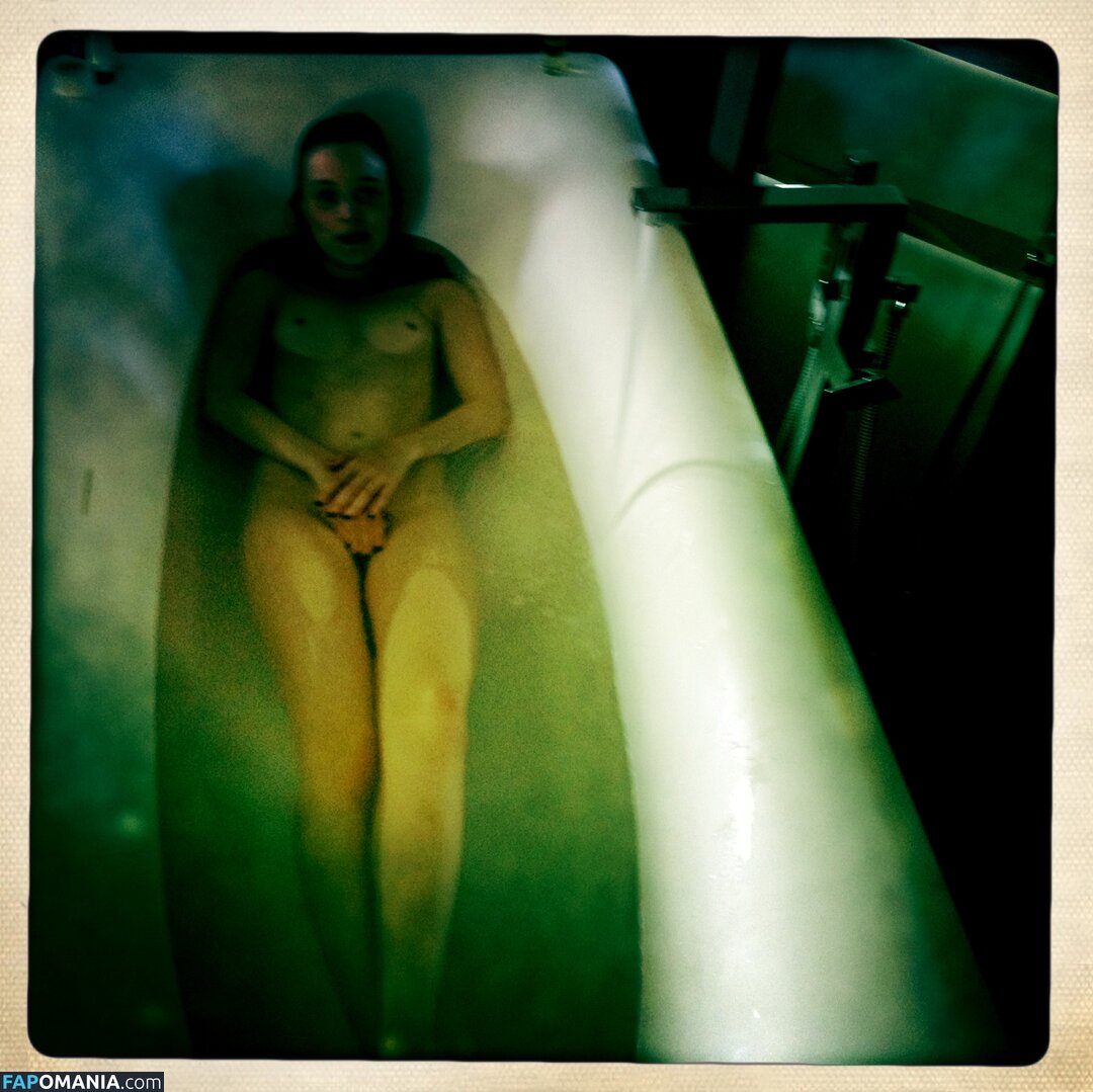 Bella Heathcote Обнажённый Утёкшее фото #6