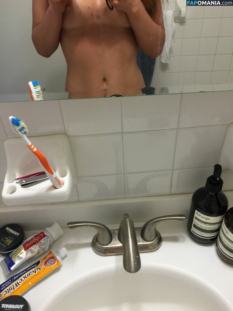 Bonnie Wright Обнажённый Утёкшее фото #9