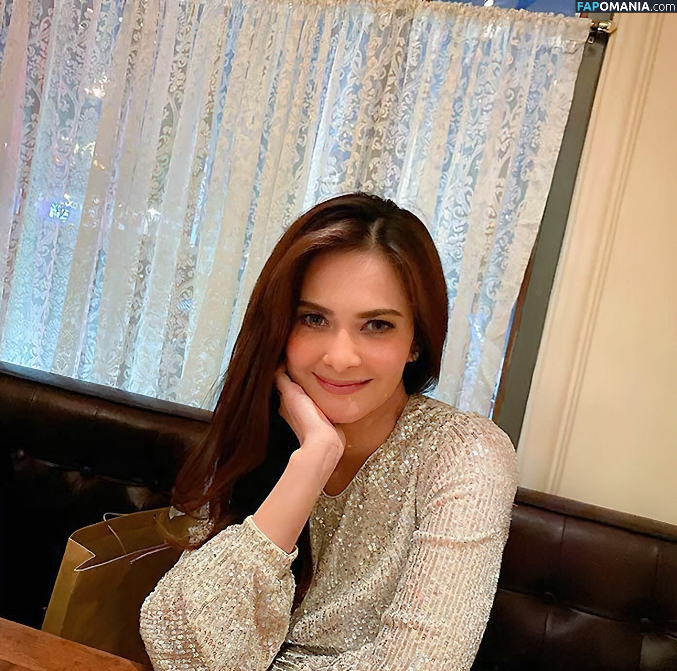 Cut Tari Обнажённый Утёкшее фото #1