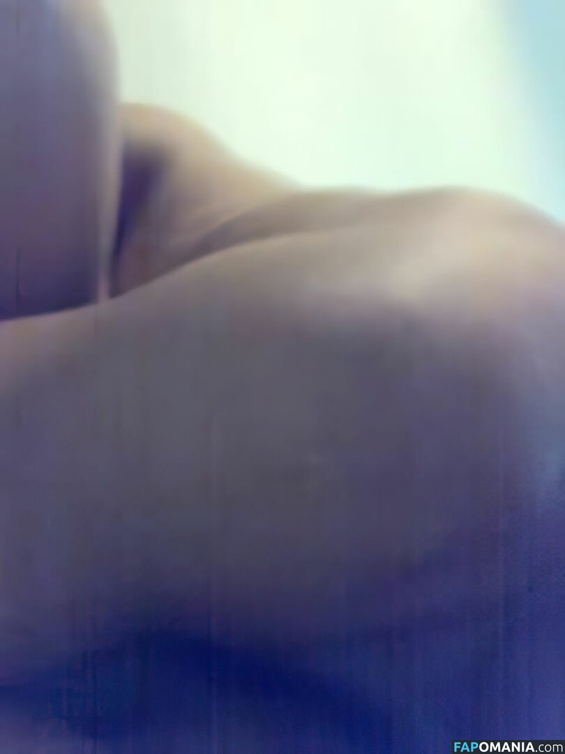 Cut Tari Обнажённый Утёкшее фото #30