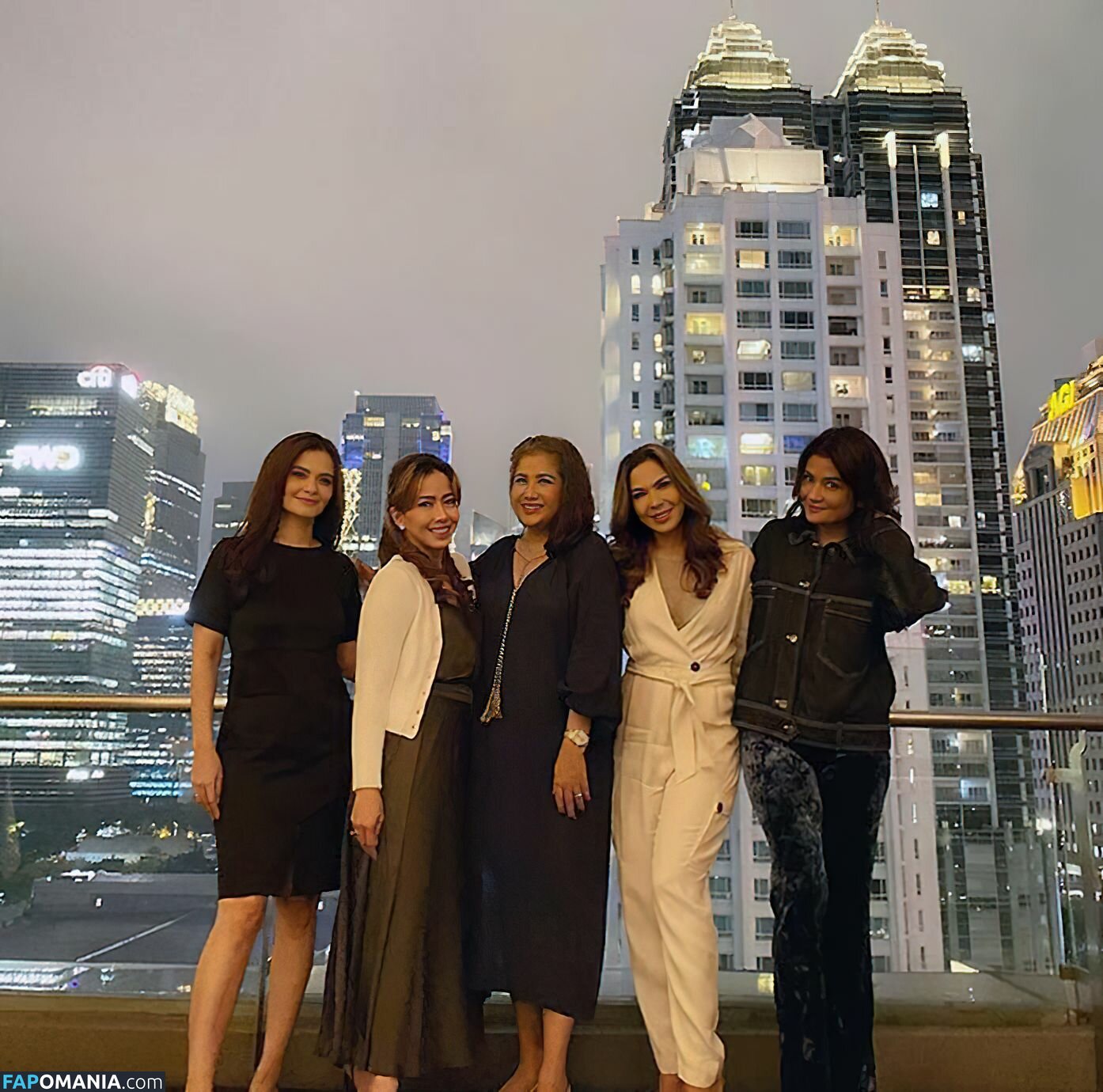 Cut Tari Обнажённый Утёкшее фото #73