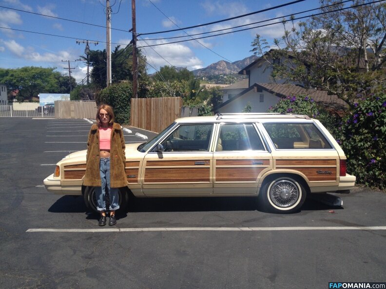 Emily Browning Обнажённый Утёкшее фото #25