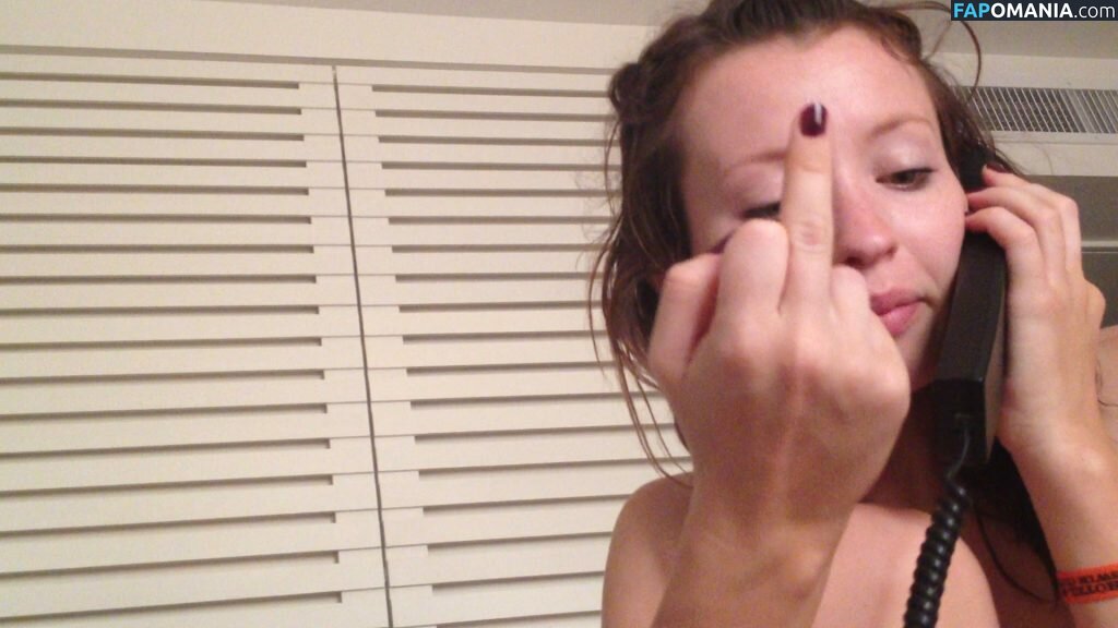 Emily Browning Обнажённый Утёкшее фото #36