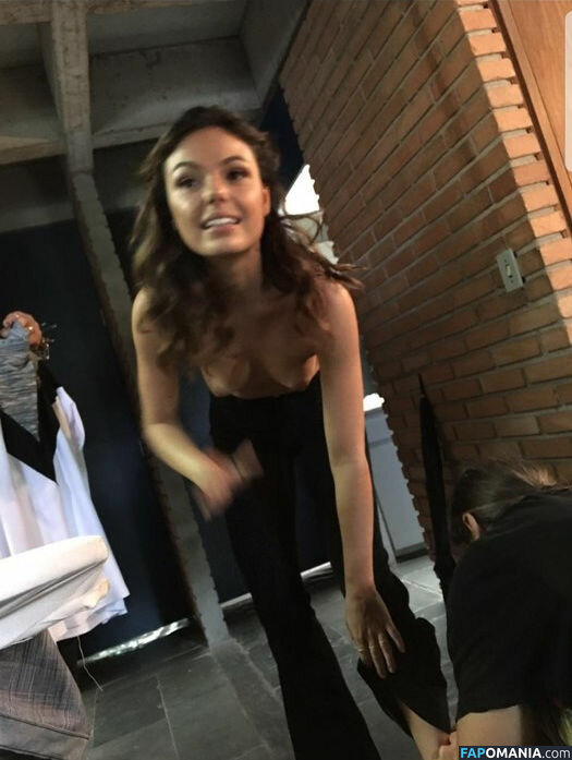 Isis Valverde Обнажённый Утёкшее фото #1