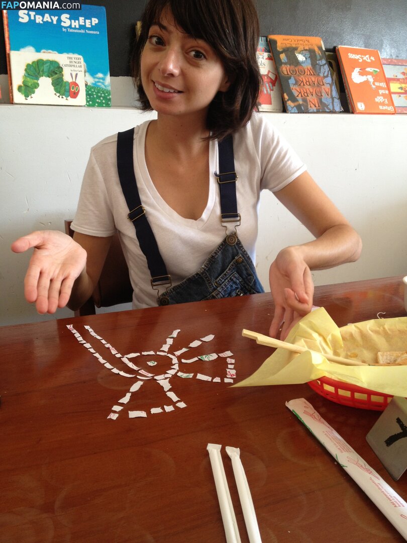 Kate Micucci Обнажённый Утёкшее фото #1