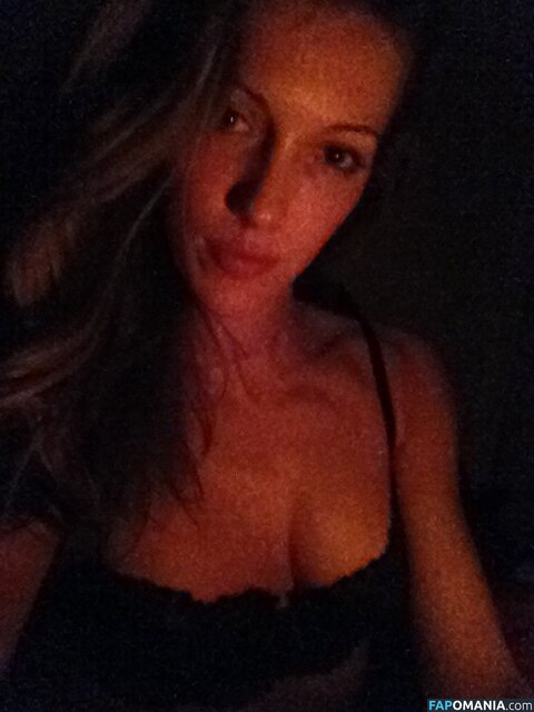 Katie Cassidy Обнажённый Утёкшее фото #8