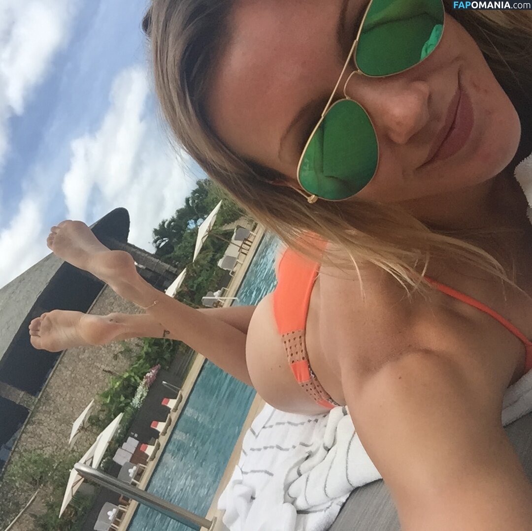 Katie Cassidy Обнажённый Утёкшее фото #17