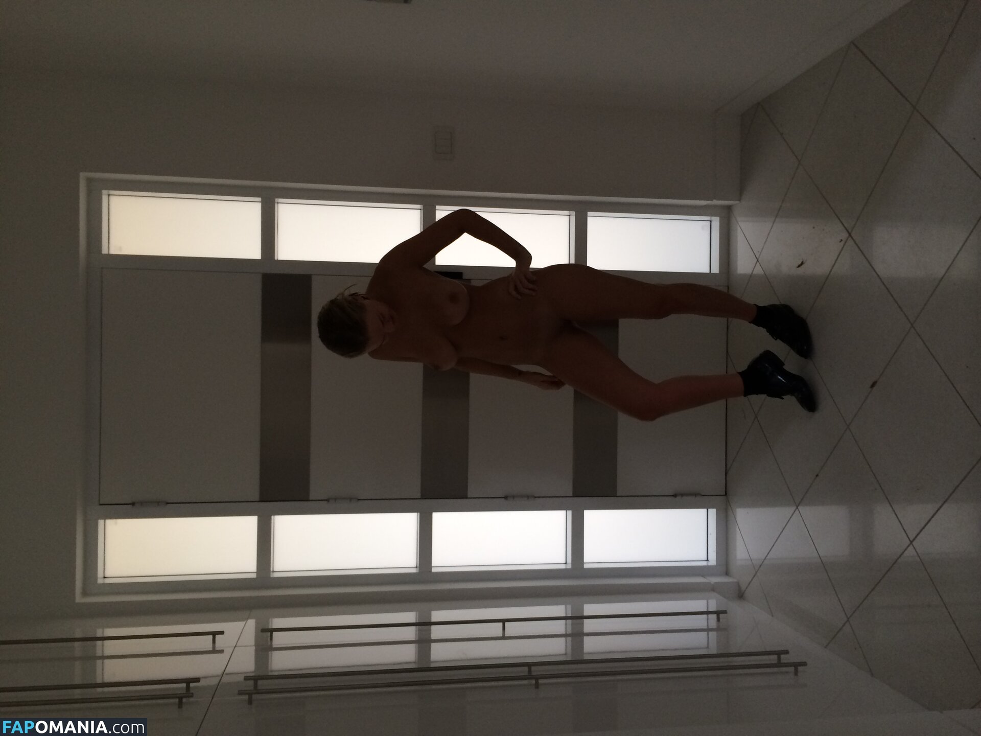 Lara Bingle Обнажённый Утёкшее фото #147