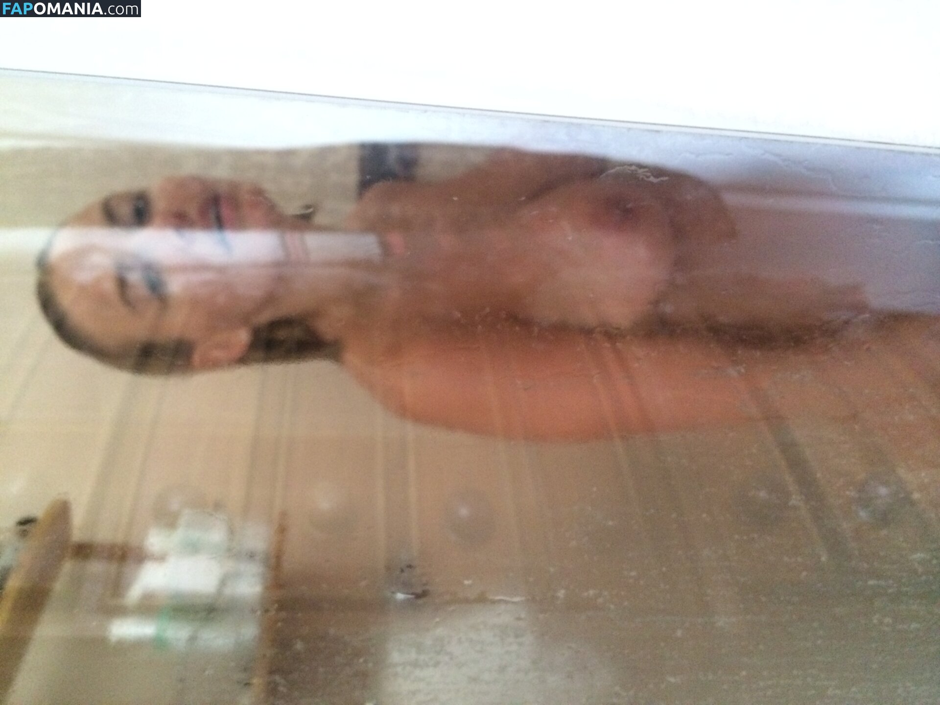 Lara Bingle Обнажённый Утёкшее фото #226