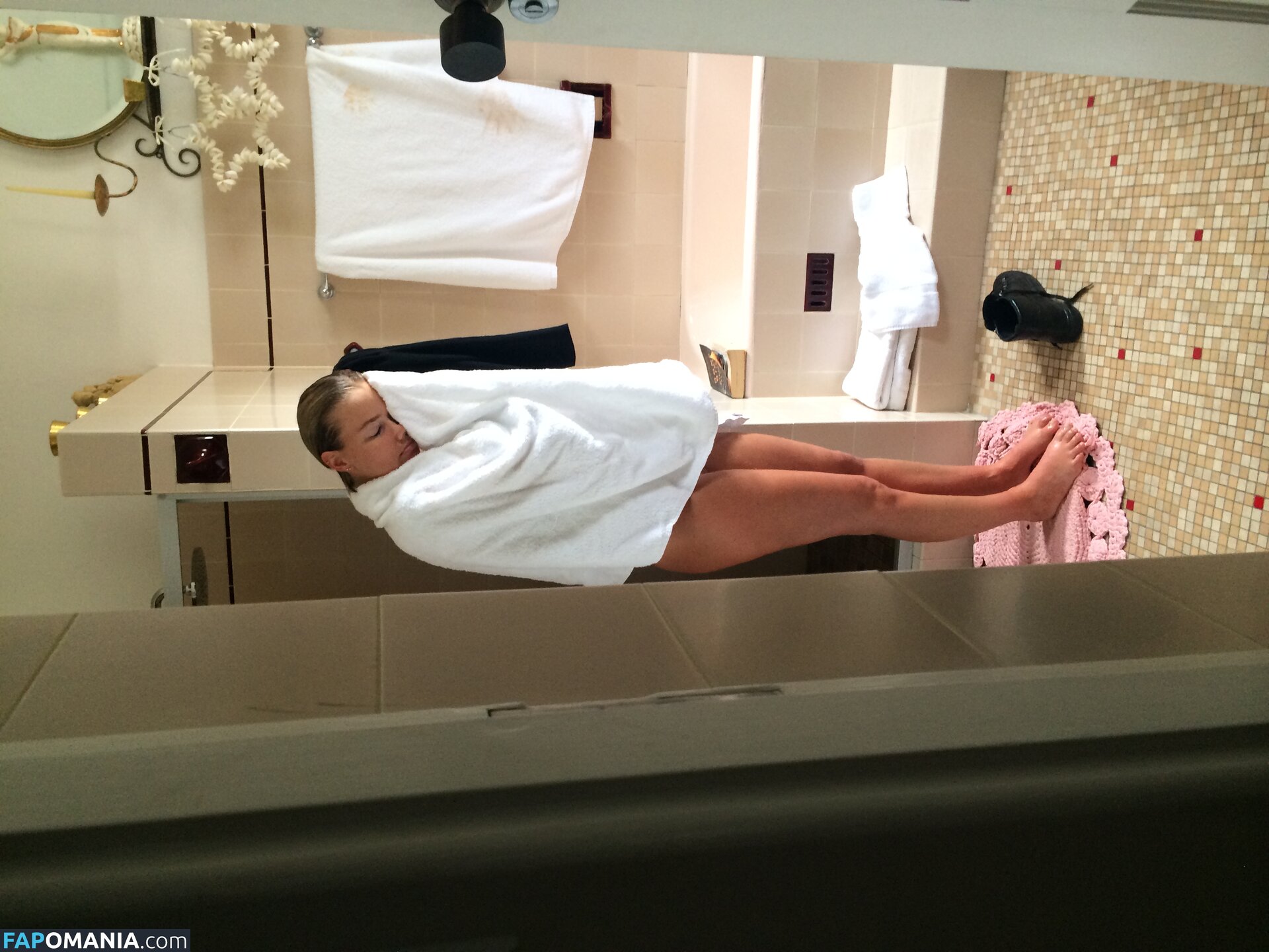 Lara Bingle Обнажённый Утёкшее фото #261