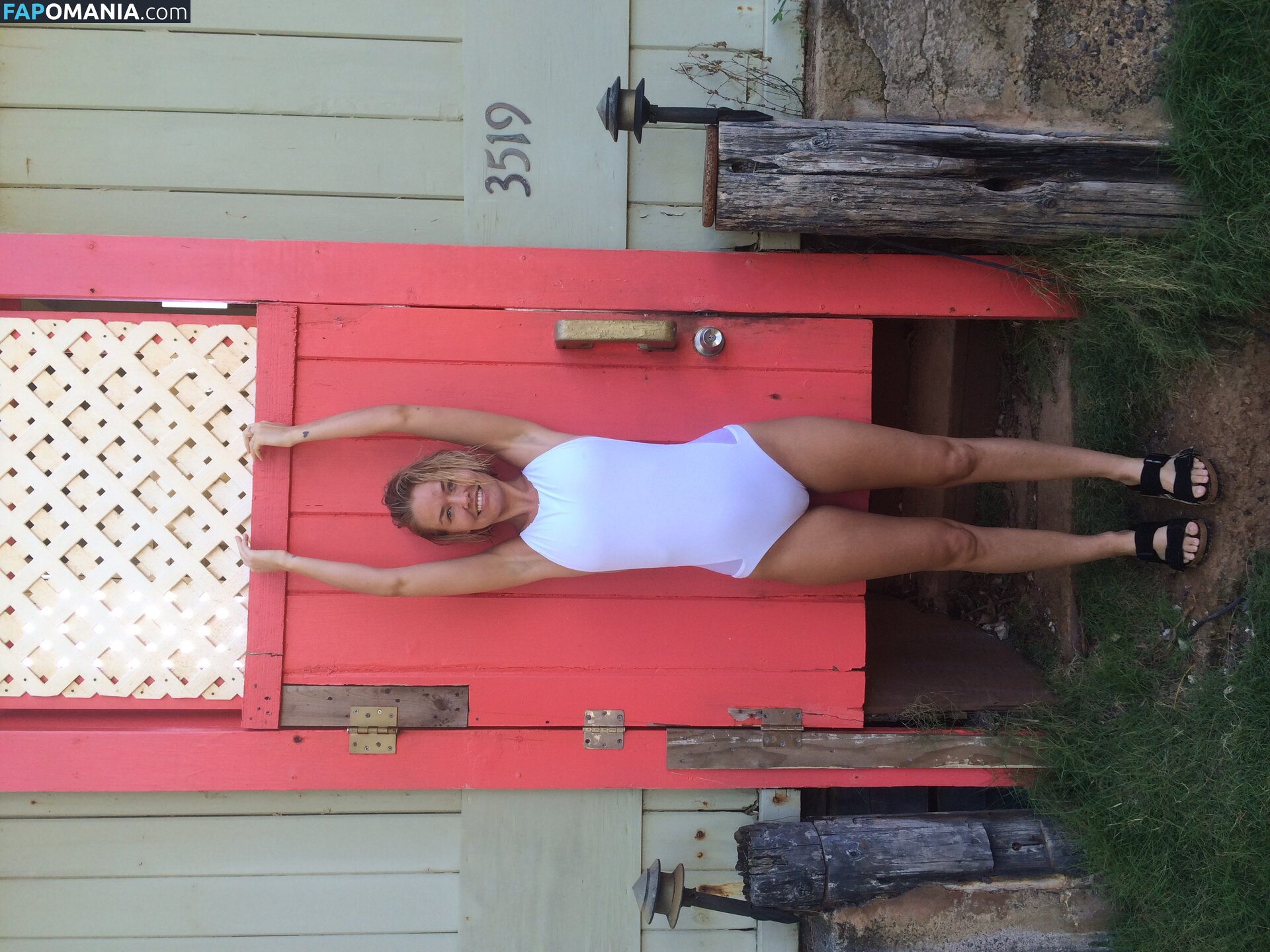 Lara Bingle Обнажённый Утёкшее фото #341