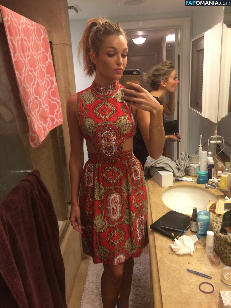 Lili Simmons Обнажённый Утёкшее фото #30