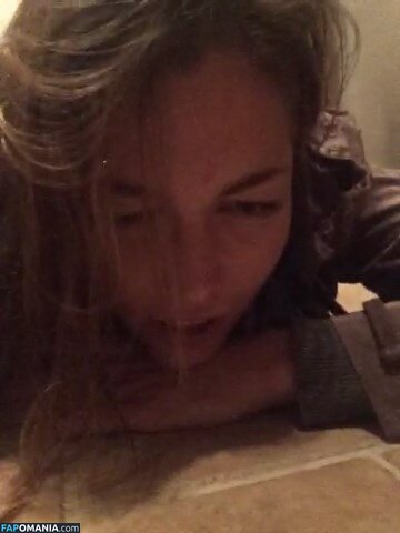 Lili Simmons Обнажённый Утёкшее фото #45