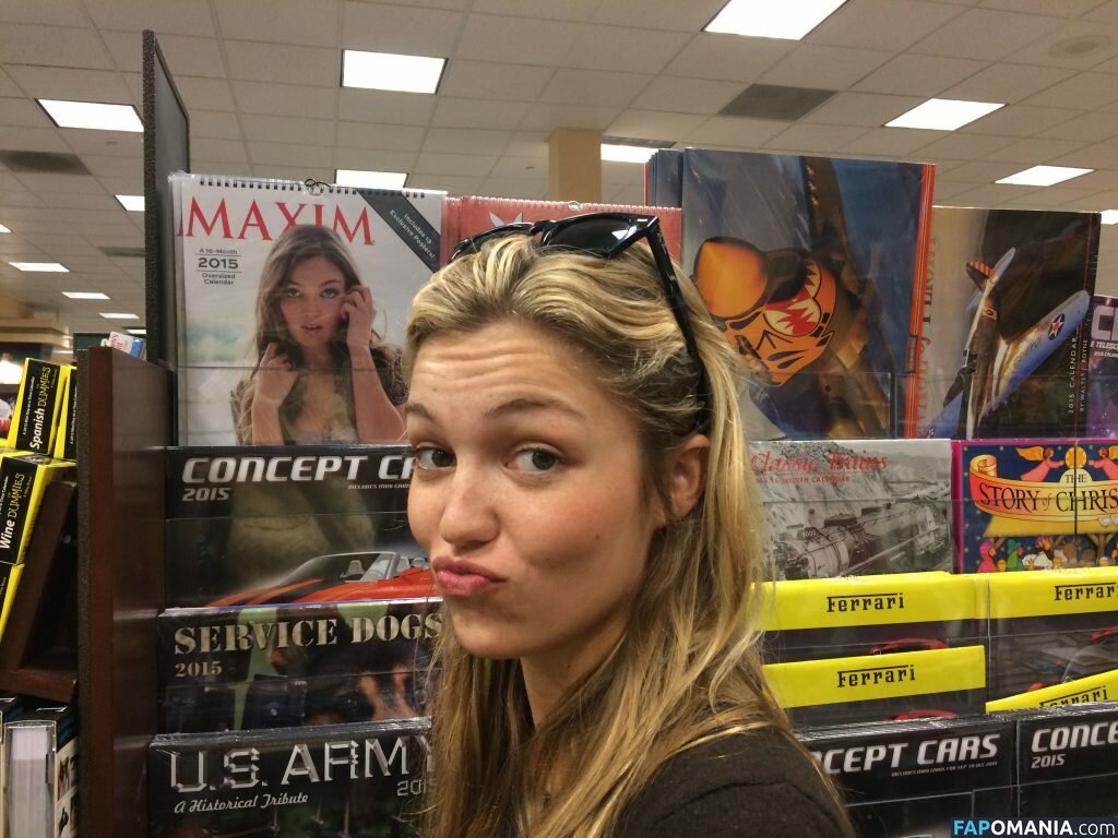 Lili Simmons Обнажённый Утёкшее фото #67