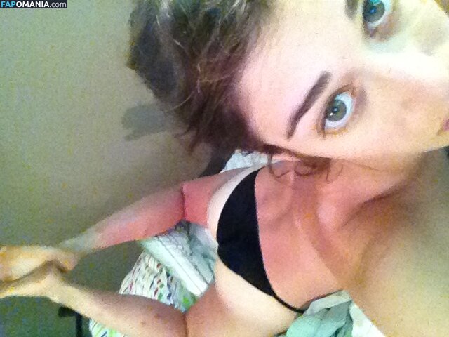 Lizzy Caplan Обнажённый Утёкшее фото #13