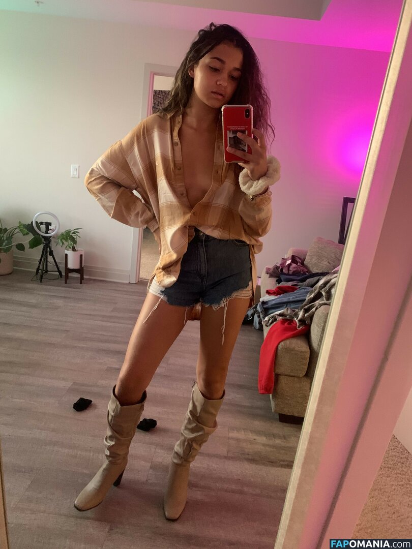 Madison Bailey Обнажённый Утёкшее фото #10