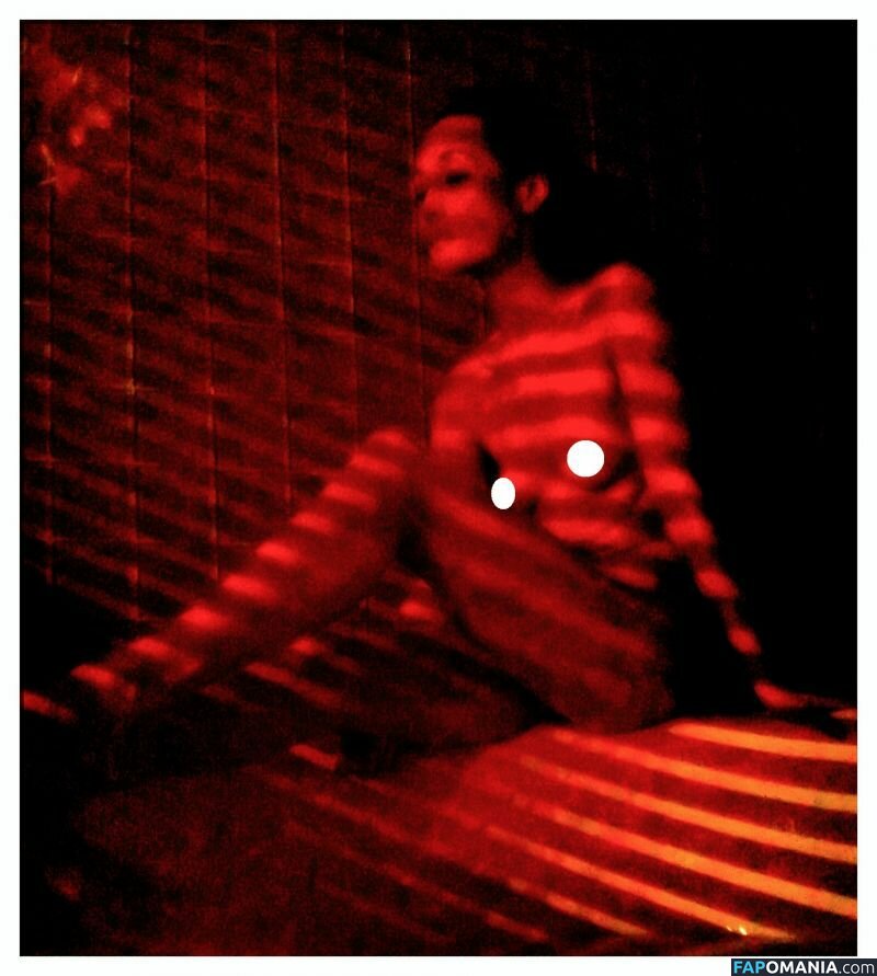 Maggie Q Обнажённый Утёкшее фото #3