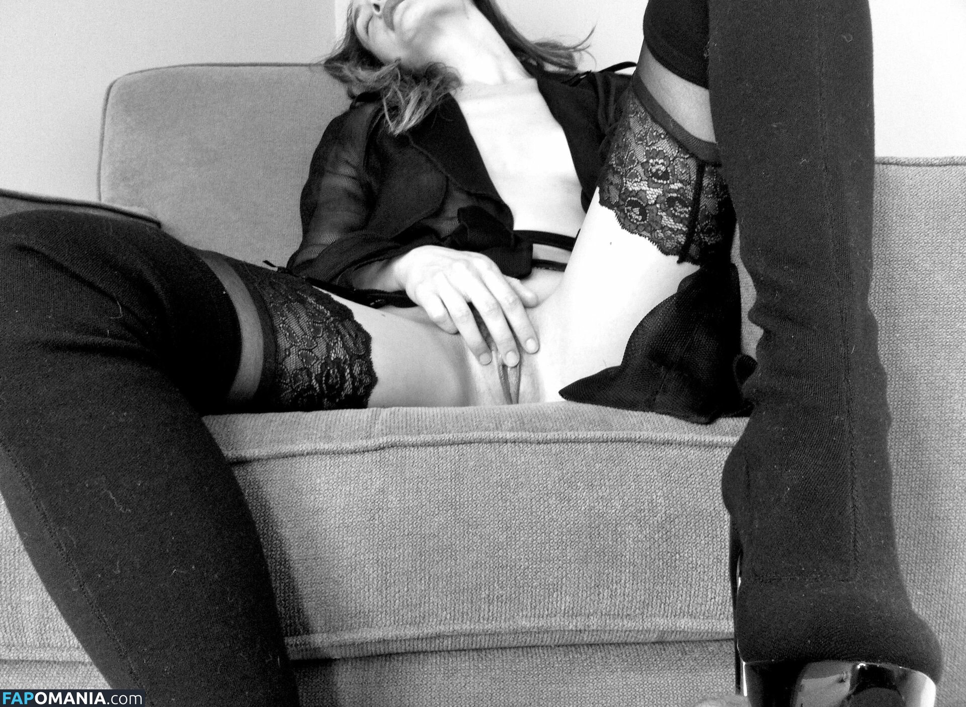 Maggie Q Обнажённый Утёкшее фото #4