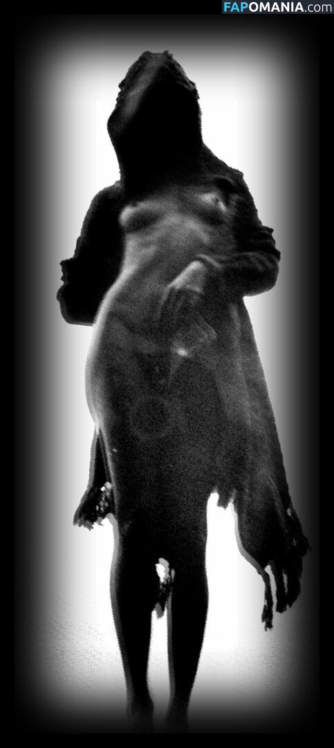 Maggie Q Обнажённый Утёкшее фото #8