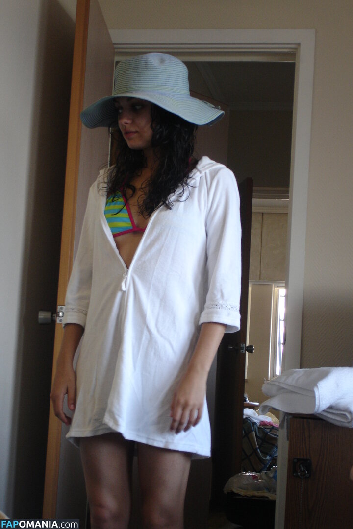 Mila Kunis Обнажённый Утёкшее фото #25