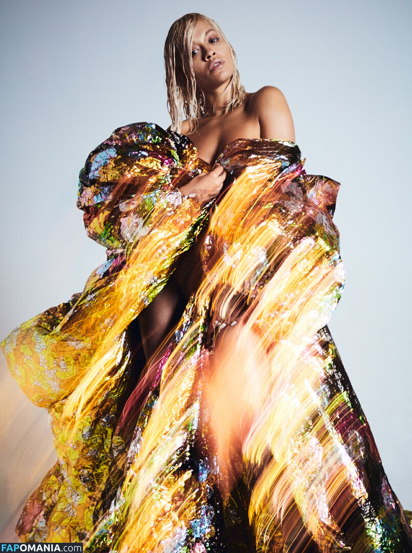 Rita Ora Обнажённый Утёкшее фото #74