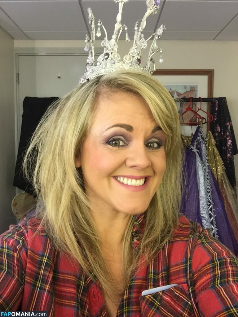 Sally Lindsay Обнажённый Утёкшее фото #1