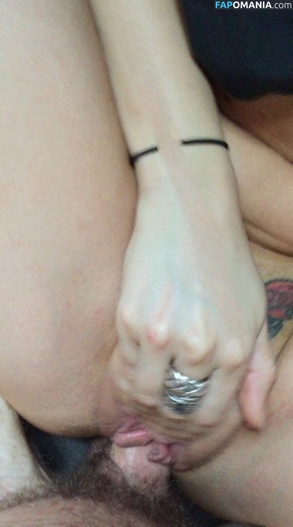 Scout Taylor Compton Обнажённый Утёкшее фото #26