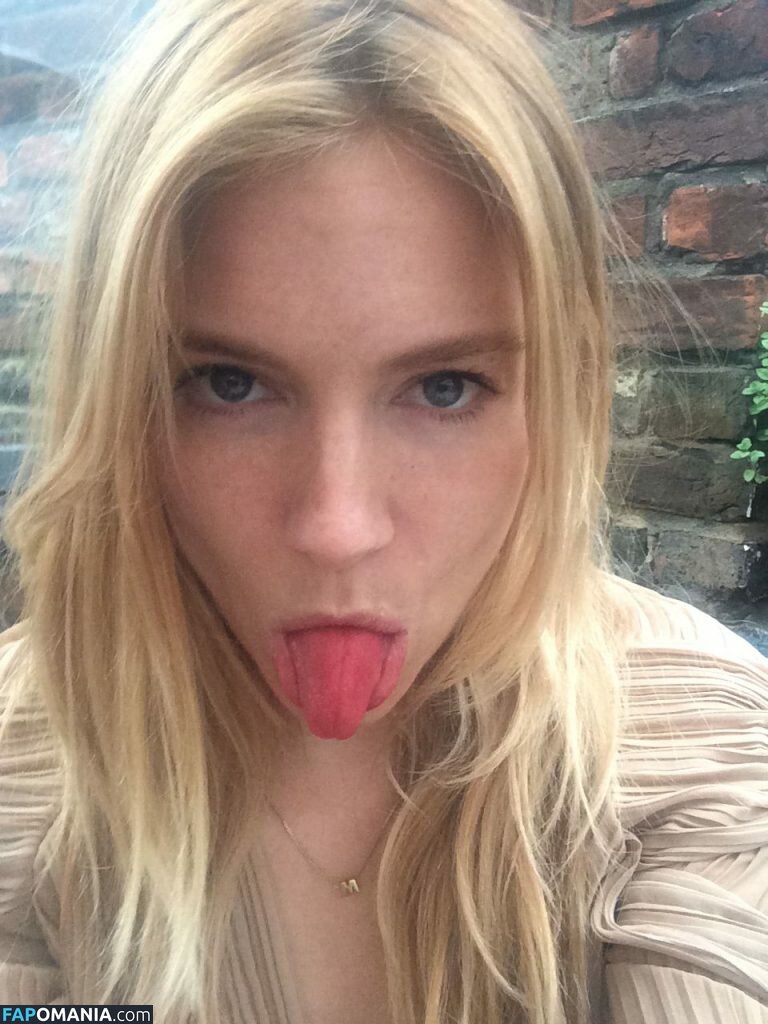 Sienna Miller Обнажённый Утёкшее фото #23