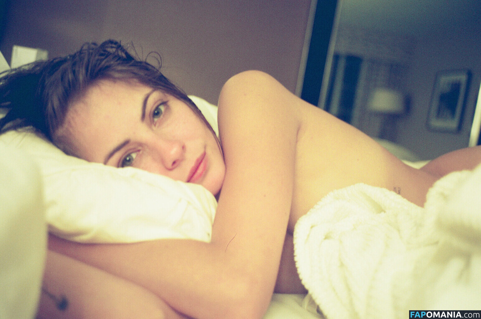Willa Holland Обнажённый Утёкшее фото #27