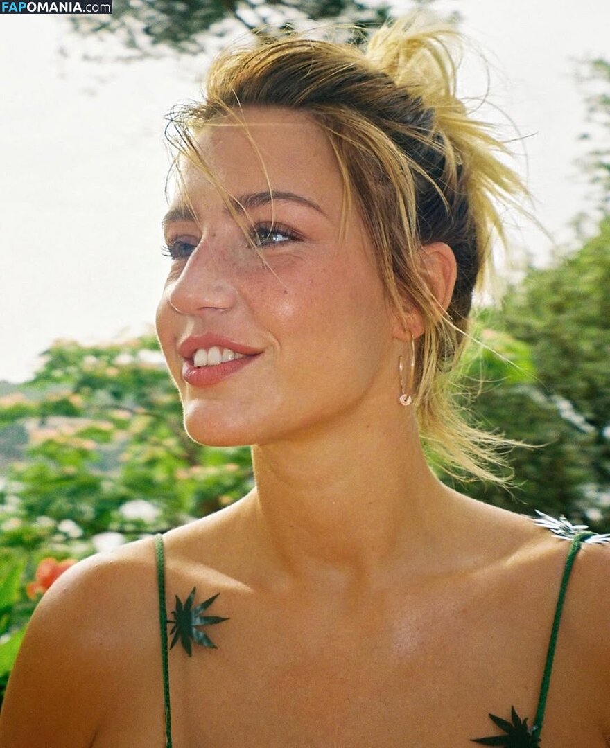 Adele Exarchopoulos / adeleexarchopoulos Обнажённый OnlyFans  Утёкшее фото #208