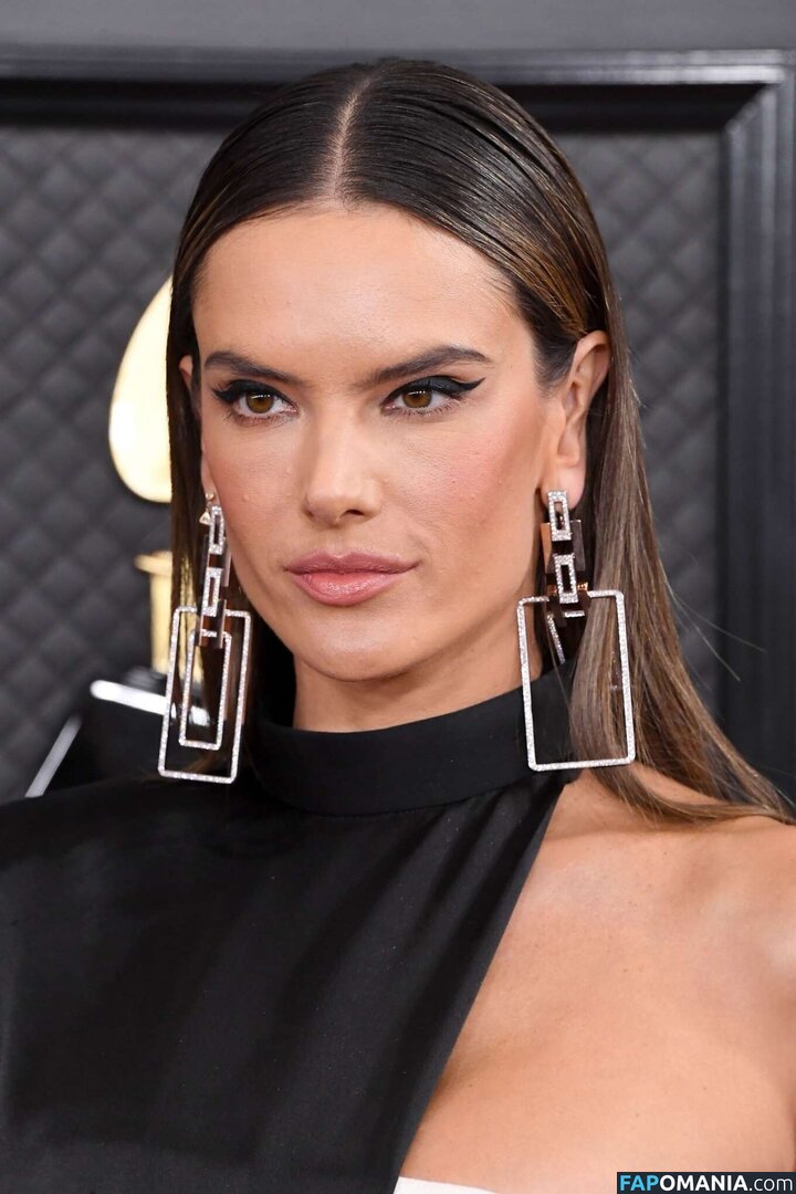 Alessandra / Alessandra Ambrosio / aleambrosio / alelovesanja / alessandraambrosio / https: Обнажённый OnlyFans  Утёкшее фото #1592