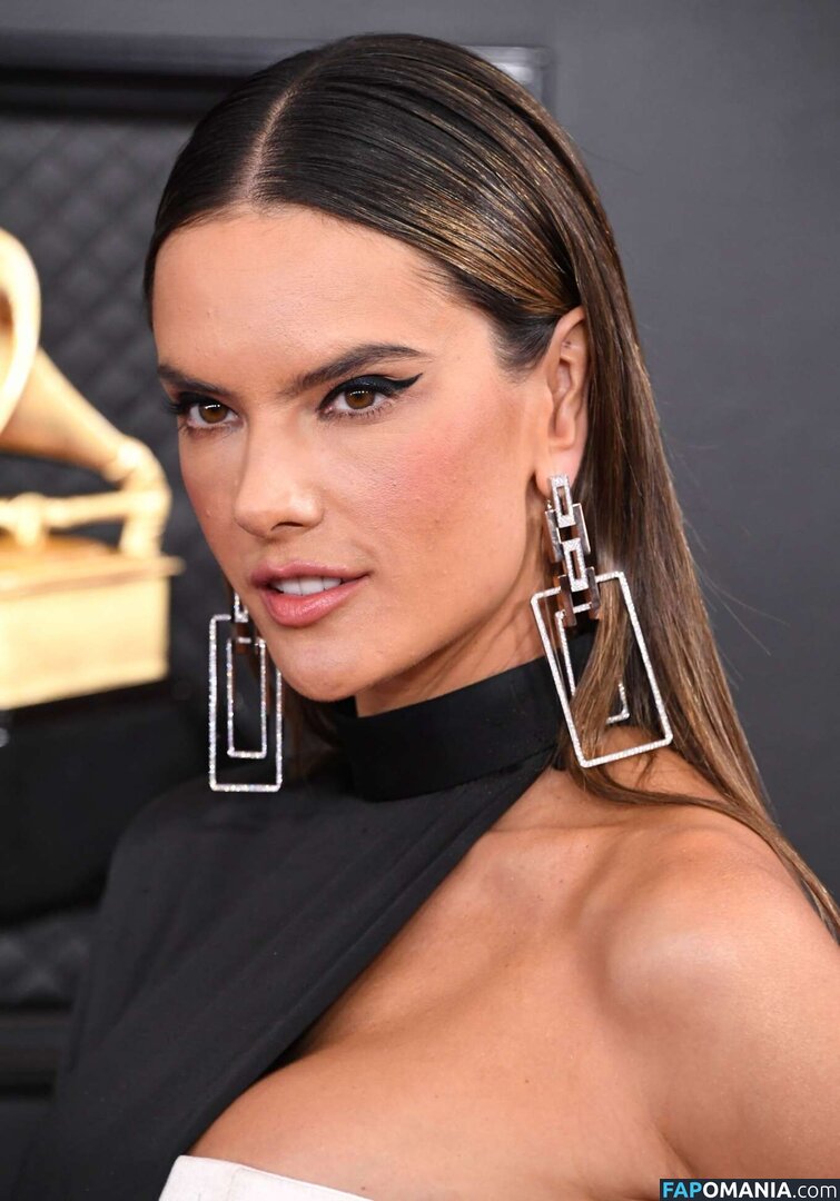 Alessandra / Alessandra Ambrosio / aleambrosio / alelovesanja / alessandraambrosio / https: Обнажённый OnlyFans  Утёкшее фото #1598