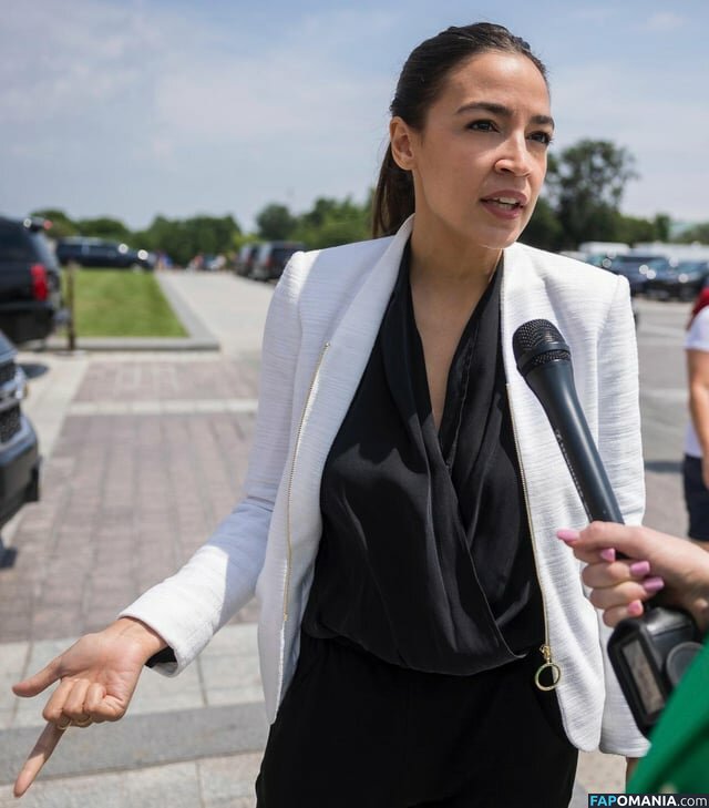 AOC / Alexandria Ocasio-Cortez Обнажённый OnlyFans  Утёкшее фото #47