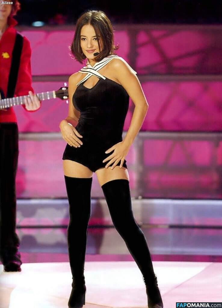 Alizee / alizeeofficiel / alizeesanzeth Обнажённый OnlyFans  Утёкшее фото #3