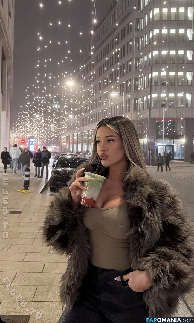 Almira Azemi / almira.azz / almirra.az Обнажённый OnlyFans  Утёкшее фото #7