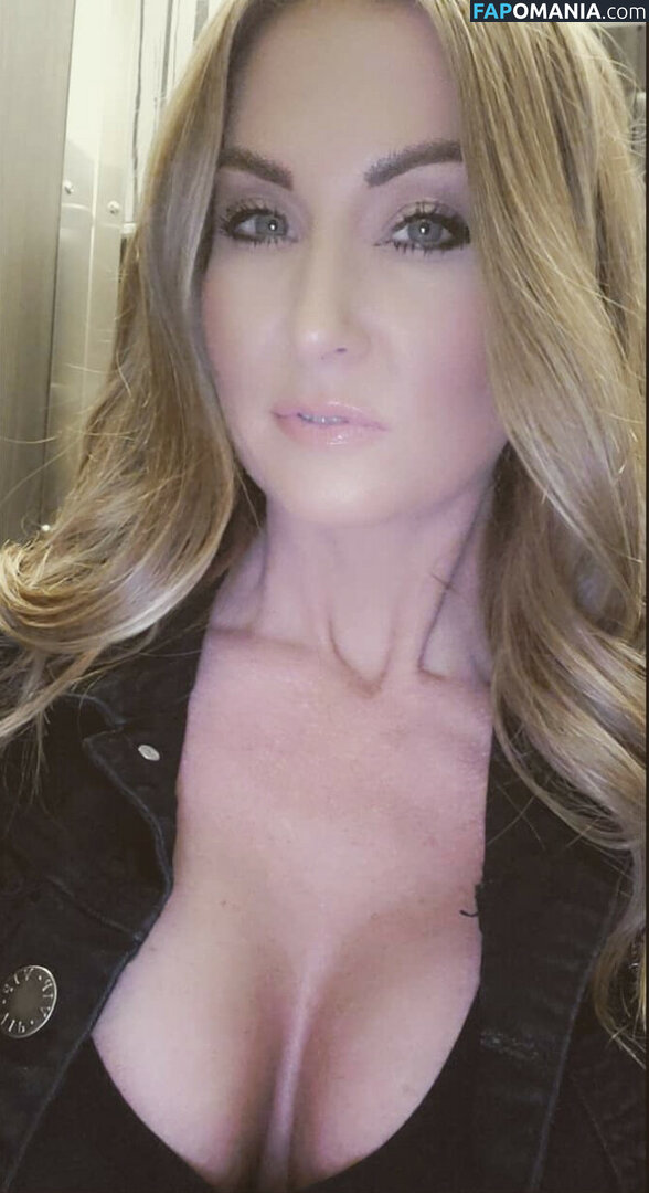 AmberHaines26 / Ambiedawn26 / Cougarfans3333 Обнажённый OnlyFans  Утёкшее фото #1