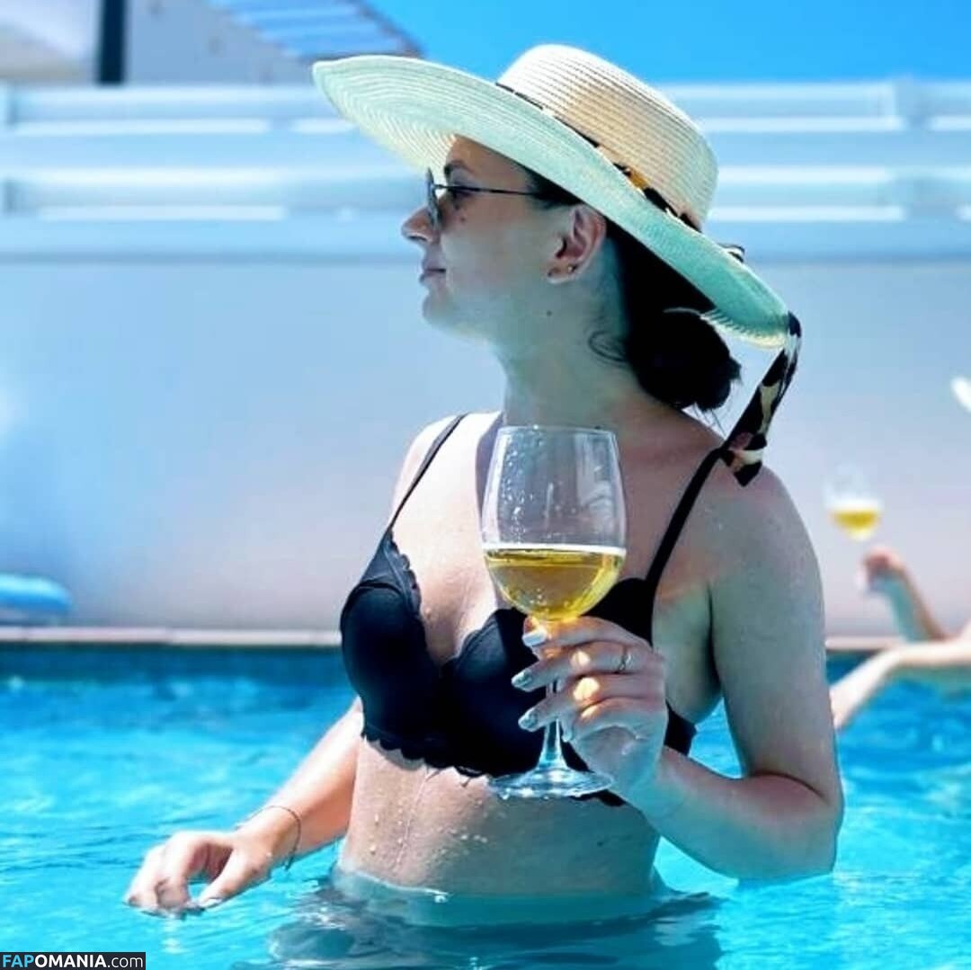 Andreea Birca / andreeaabirca / deea_deutza95 Обнажённый OnlyFans  Утёкшее фото #3