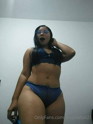 angelahot21