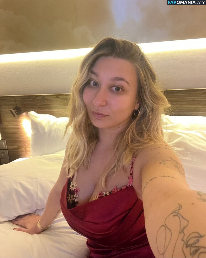 Apoline Perret / apolineprrt / shaniaperrett Обнажённый OnlyFans  Утёкшее фото #3