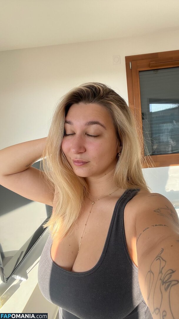 Apoline Perret / apolineprrt / shaniaperrett Обнажённый OnlyFans  Утёкшее фото #7