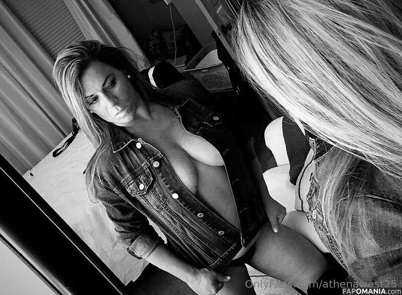 AthenaWest / athenawest25 / https: Обнажённый OnlyFans  Утёкшее фото #9