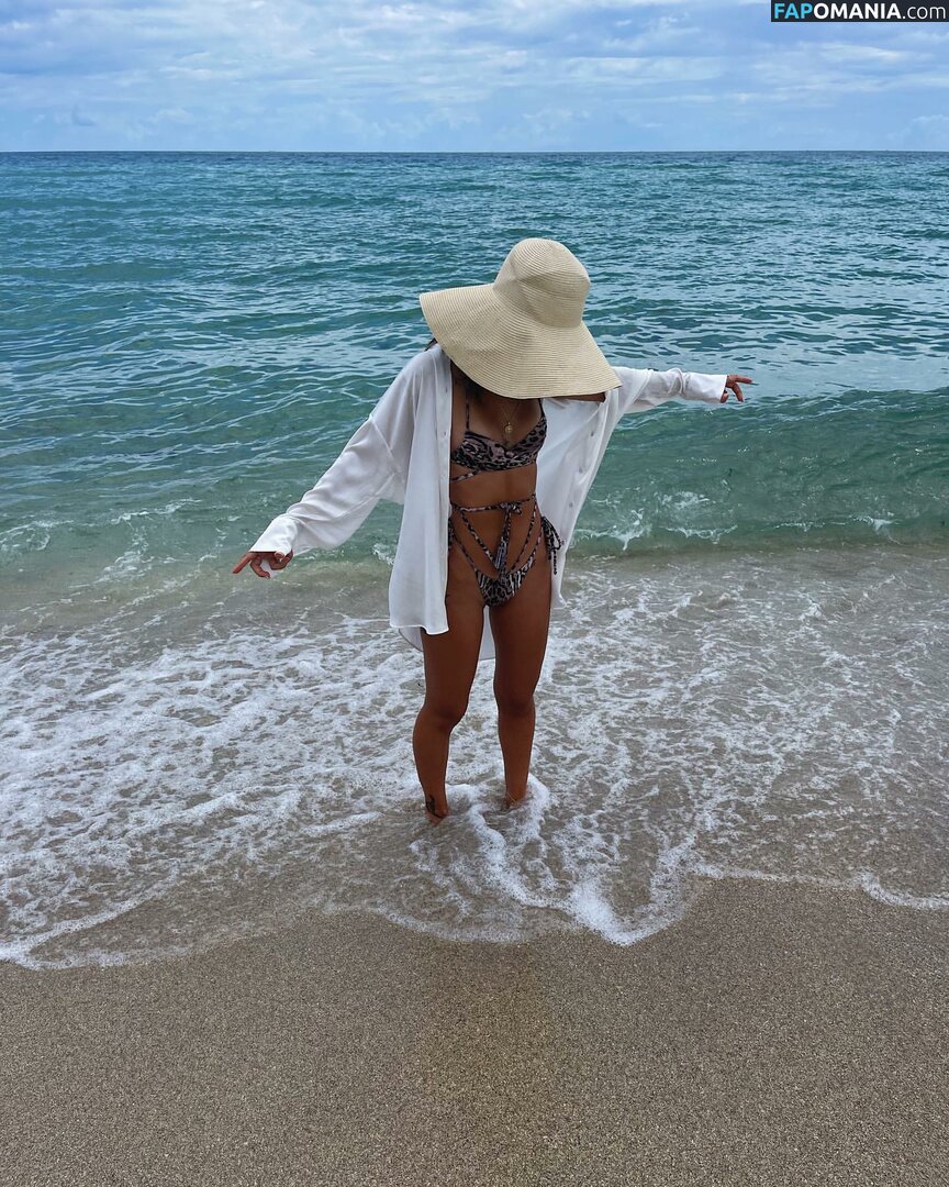 Bella / bellahadid / bellaraee Обнажённый OnlyFans  Утёкшее фото #22