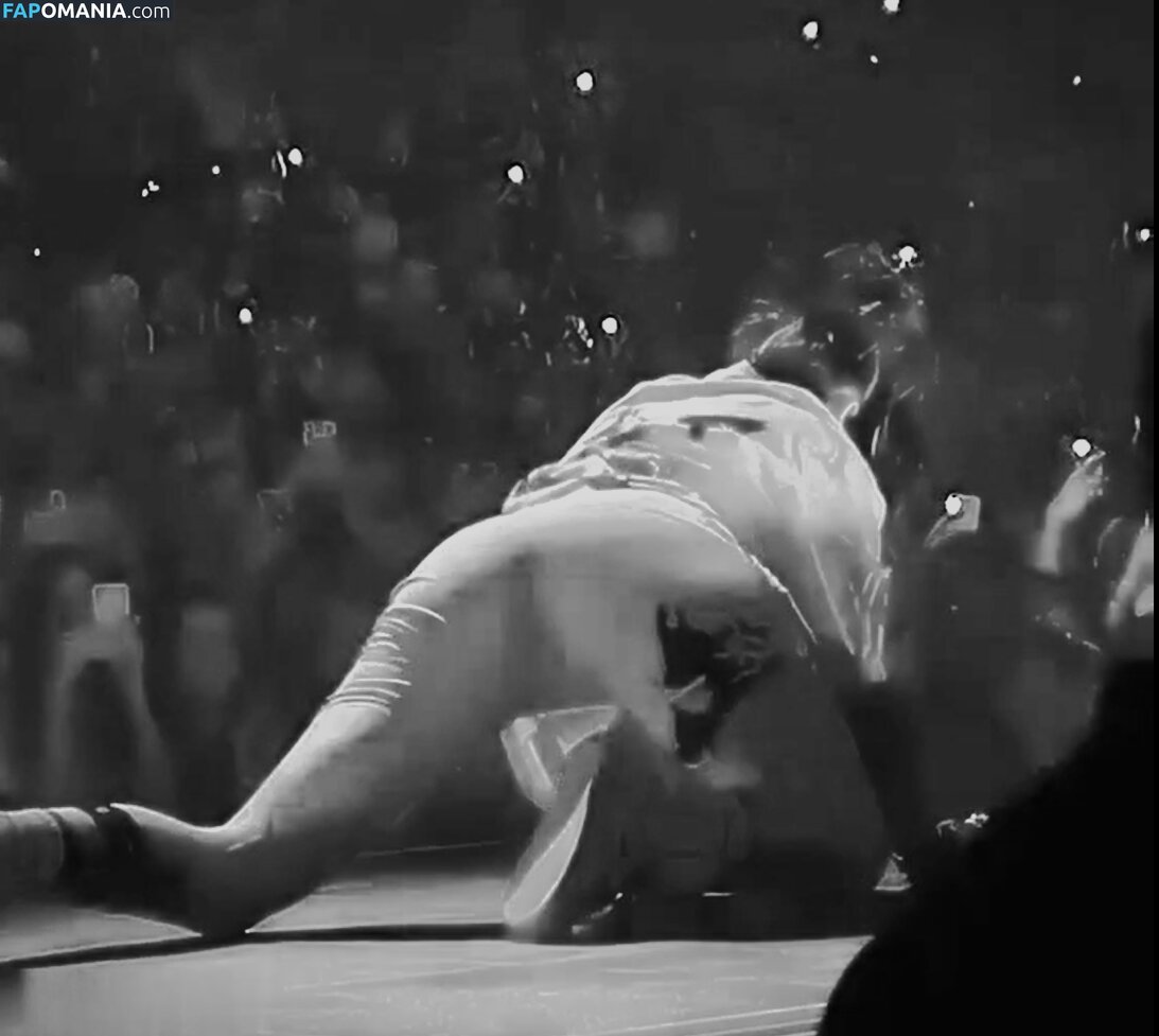 Billie Eilish / Fake / billeeilish / billieeilish Обнажённый OnlyFans  Утёкшее фото #2214