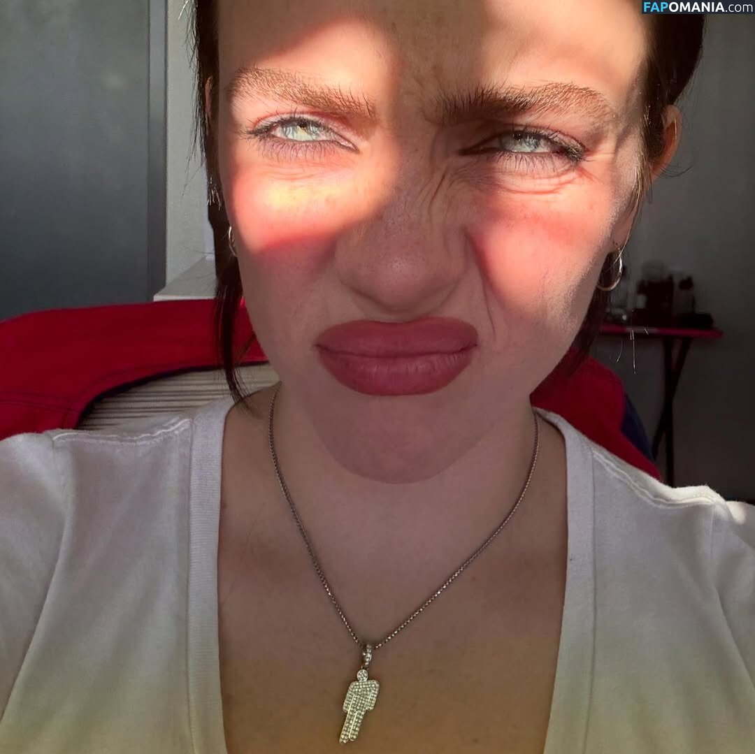 Billie Eilish / Fake / billeeilish / billieeilish Обнажённый OnlyFans  Утёкшее фото #2239