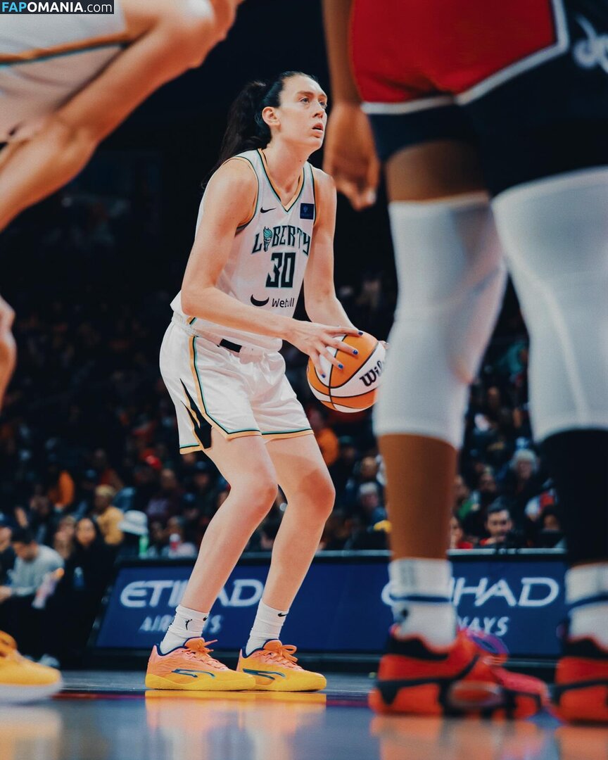Breanna Stewart / WNBA Player / breannastewart30 Обнажённый OnlyFans  Утёкшее фото #1